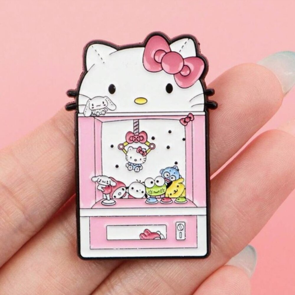 HELLO KITTY & Friends Claw Machine Enamel‎ Lapel Pin (BRAND-NEW & SUPER CUTE!)